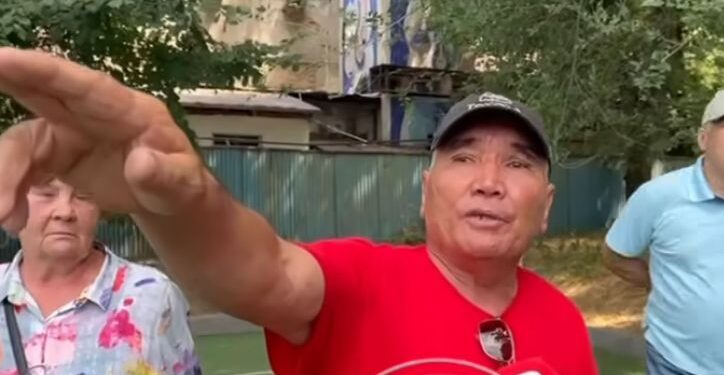 Спас ребенка — стал обвиняемым: на защитника мальчика подали жалобу за убийство собак