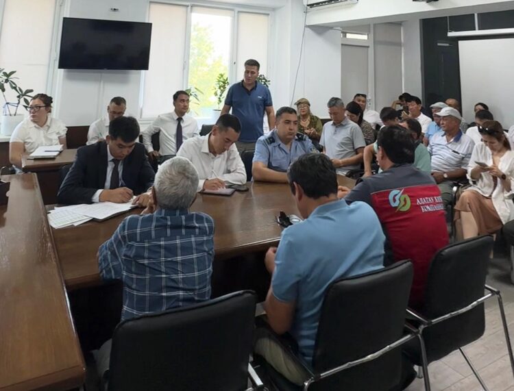 Асхат Бердіханов саяжай тұрғындарымен жиын өткізді