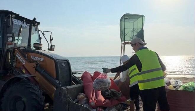 Қонаев жағажайларынан күн сайын жүз тоннаға жуық қоқыс шығарылады