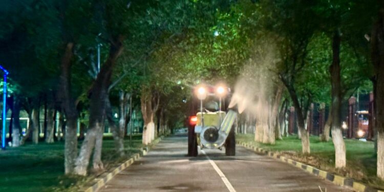 Қонаевта жасыл желектер зиянкестерге қарсы өңделіп жатыр