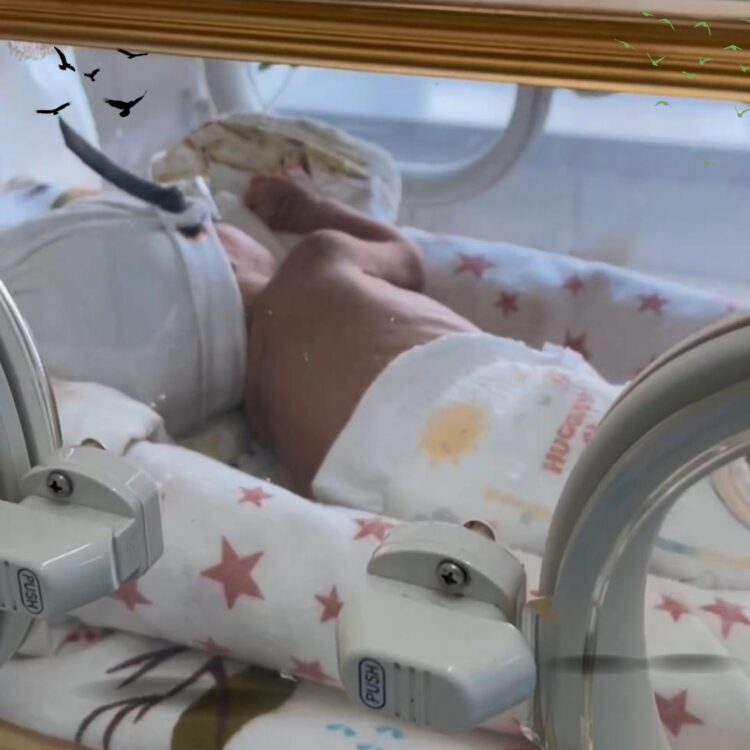 Успех лечения: Малышка весом 870 граммов выписана из Алматинской многопрофильной клинической больницы