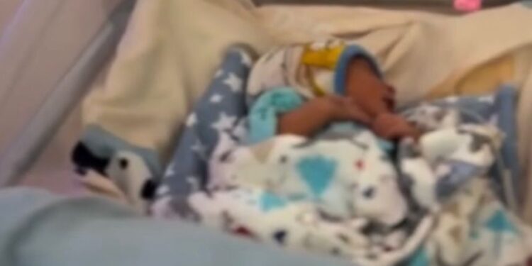 Салмағы 870 грамм сәби Алматы көпсалалы клиникалық ауруханасынан шығарылды