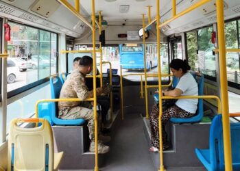 Жол ережелеріне сақ болу қажет: автобус жүргізушісі