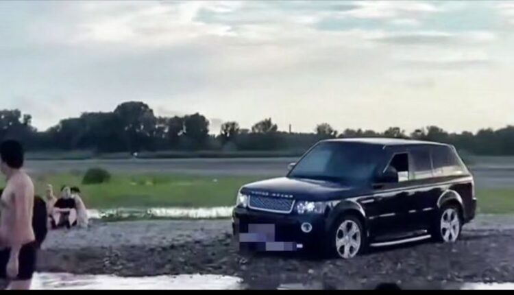 В Семее водителя Range Rover оштрафовали за езду по воде