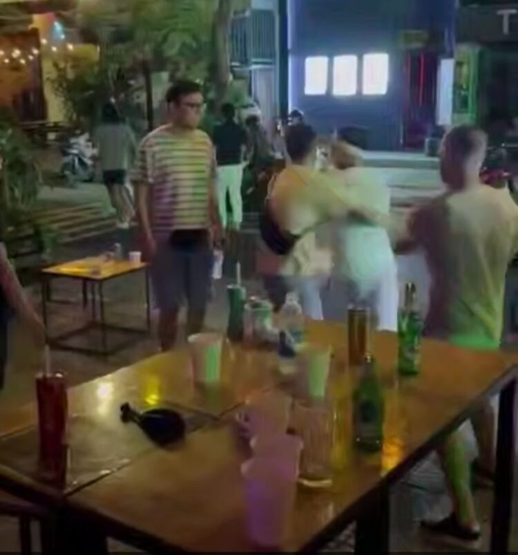 Казахстанца заподозрили в массовой драке во Вьетнаме