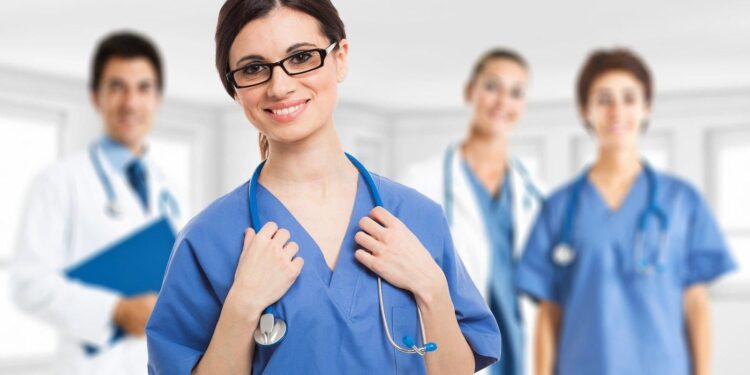 Қазақстанда дәрігерлерге шабуыл жасағандарға қатаң жаза енгізу ұсынылды ⠀