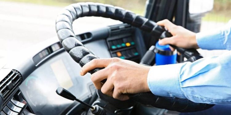 В Астане водитель автобуса наехал на пешеходов во время эпилептического приступа