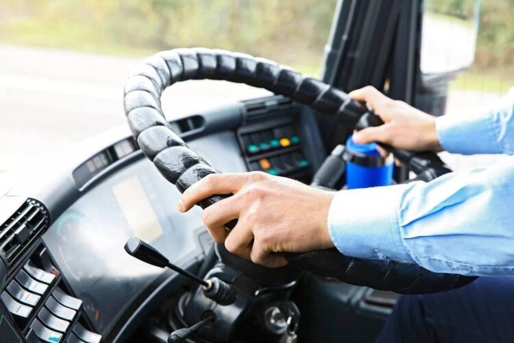 В Астане водитель автобуса наехал на пешеходов во время эпилептического приступа