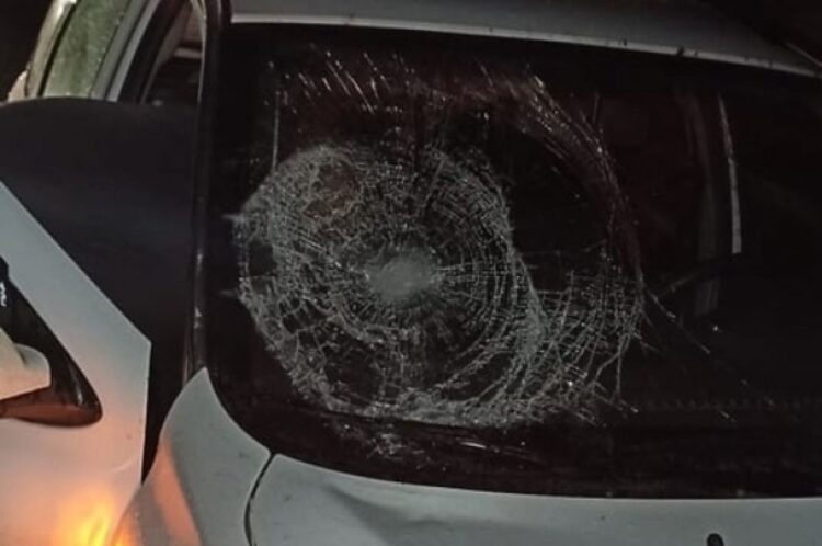 Жительница Шымкента устроила погром в такси: бутылка, камень и примирение