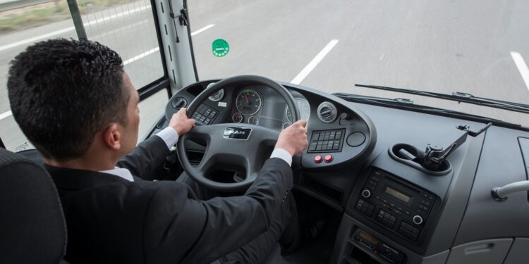 Алматыда автобус жүргізушісі жолаушыға тіл тигізгені үшін жұмыстан босатылды