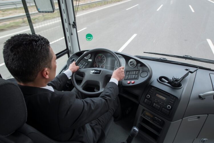 Алматыда автобус жүргізушісі жолаушыға тіл тигізгені үшін жұмыстан босатылды