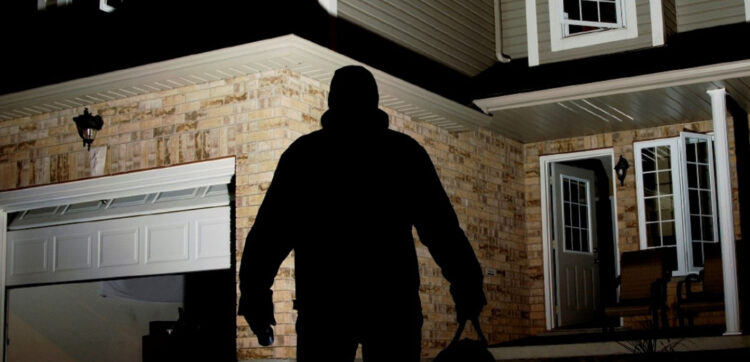 Ночное нападение: семейная пара стала жертвой ограбления