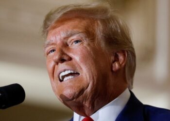 Трамп үйсіздерді Вашингтоннан көшіруді ұсынды