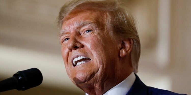 Трамп үйсіздерді Вашингтоннан көшіруді ұсынды