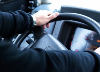 Астанада автобус жүргізушісі эпилепсия ұстамасы кезінде екі жаяу жүргіншіні қағып кетті