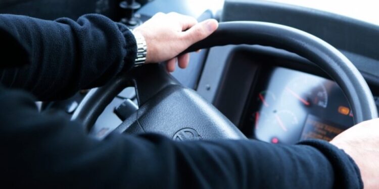 Астанада автобус жүргізушісі эпилепсия ұстамасы кезінде екі жаяу жүргіншіні қағып кетті