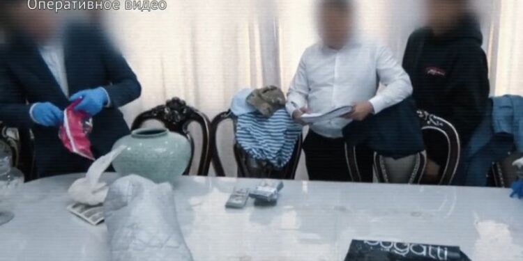 КНБ опубликовал кадры задержания вице-министра транспорта