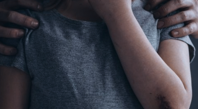 Алматы облысында өгей әкесінен зорлық көрген қыз көмек сұрады