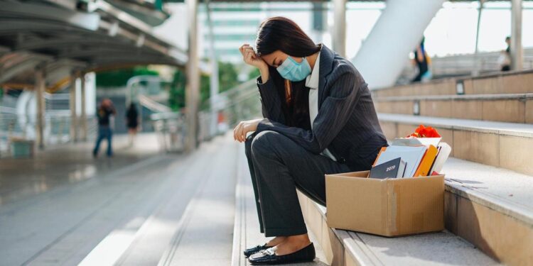 Безработные казахстанцы начнут получать SMS с предложением о работе