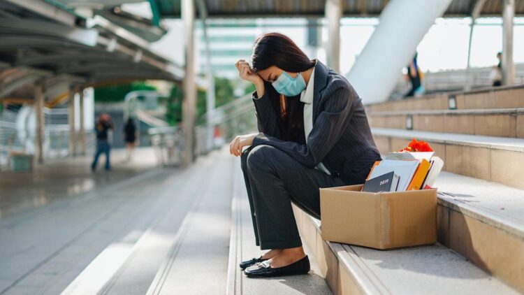 Безработные казахстанцы начнут получать SMS с предложением о работе