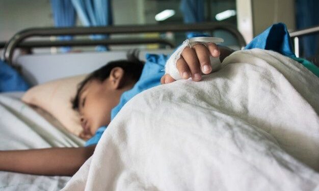 Состояние ребёнка, выброшенного из окна в Павлодаре, остаётся стабильным