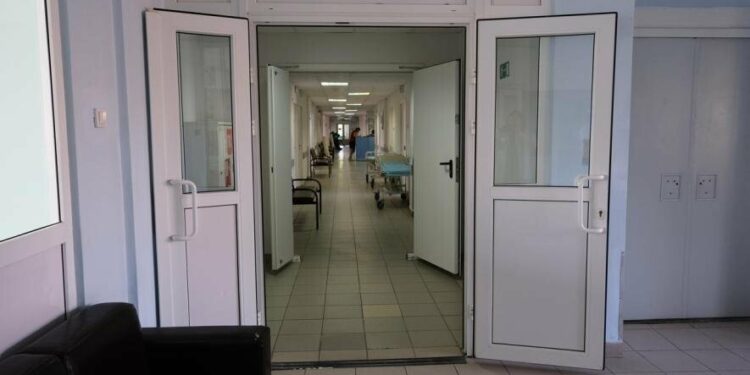 Женщина, спрыгнувшая с 5 этажа вместе с детьми, завершила лечение в Павлодаре