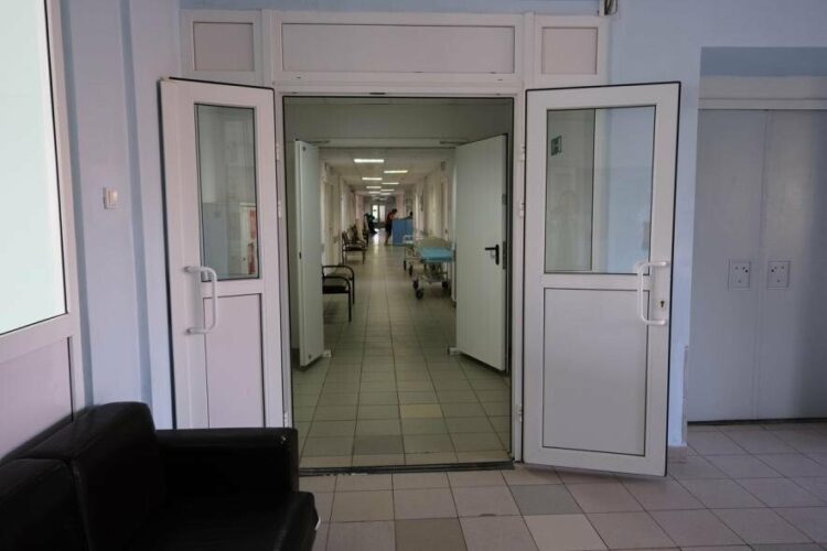 Женщина, спрыгнувшая с 5 этажа вместе с детьми, завершила лечение в Павлодаре