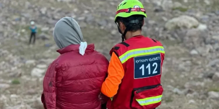 Камень упал на подростка в горах Алматы: проведена спасательная операция