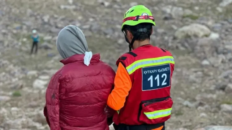Камень упал на подростка в горах Алматы: проведена спасательная операция