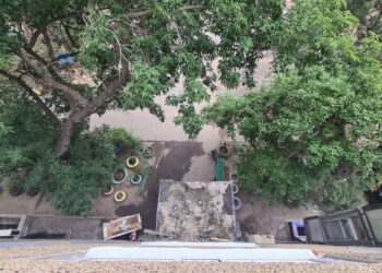 В Павлодаре мальчика, выброшенного матерью с пятого этажа, выписали из больницы