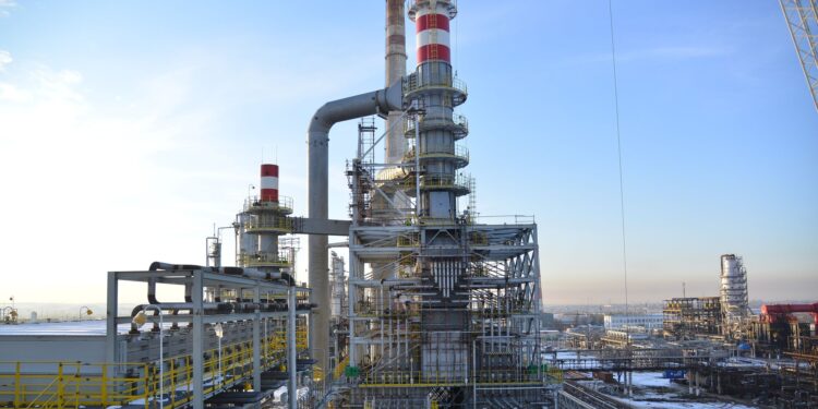 Шымкент мұнай өңдеу зауытында екі жұмысшы қаза тапты, полиция қылмыстық іс қозғады