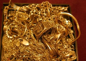 Бухгалтер в Костанае похитила золото на 102 миллиона тенге из сейфа директора и получила срок