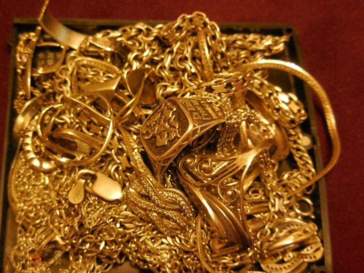 Бухгалтер в Костанае похитила золото на 102 миллиона тенге из сейфа директора и получила срок