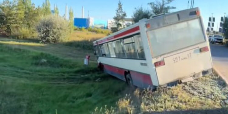 Астанада автобус апатқа ұшырап, 14 адам зардап шекті