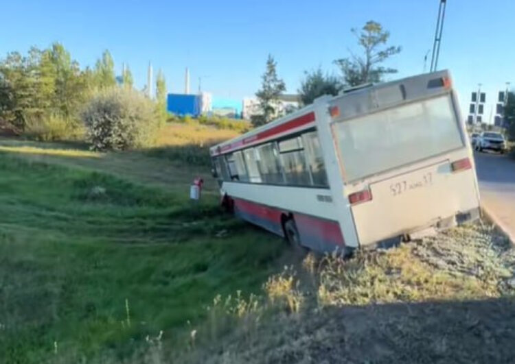 Астанада автобус апатқа ұшырап, 14 адам зардап шекті