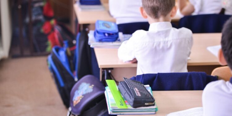 В Казахстане 1 сентября за парты сядут более 340 тысяч первоклассников