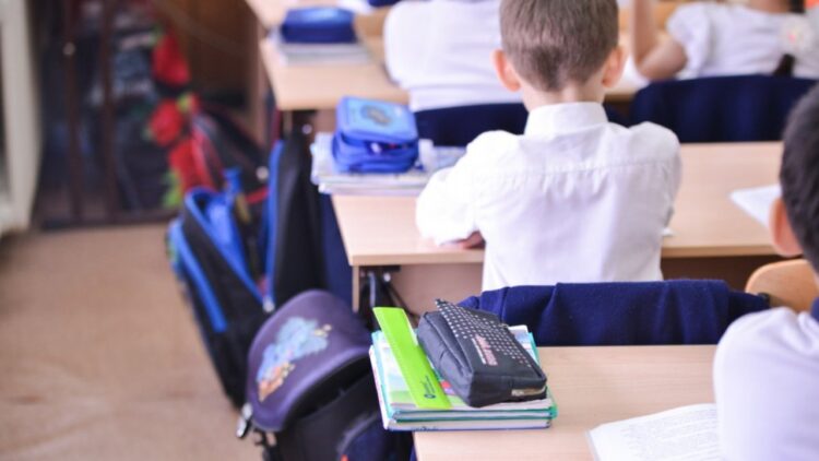 В Казахстане 1 сентября за парты сядут более 340 тысяч первоклассников