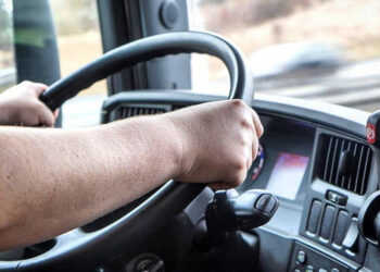 В Алматы уволили водителя автобуса после конфликта с пассажиром