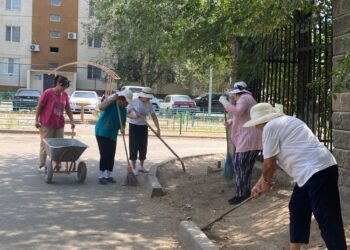 В Конаеве на субботник вышли около 400 жителей