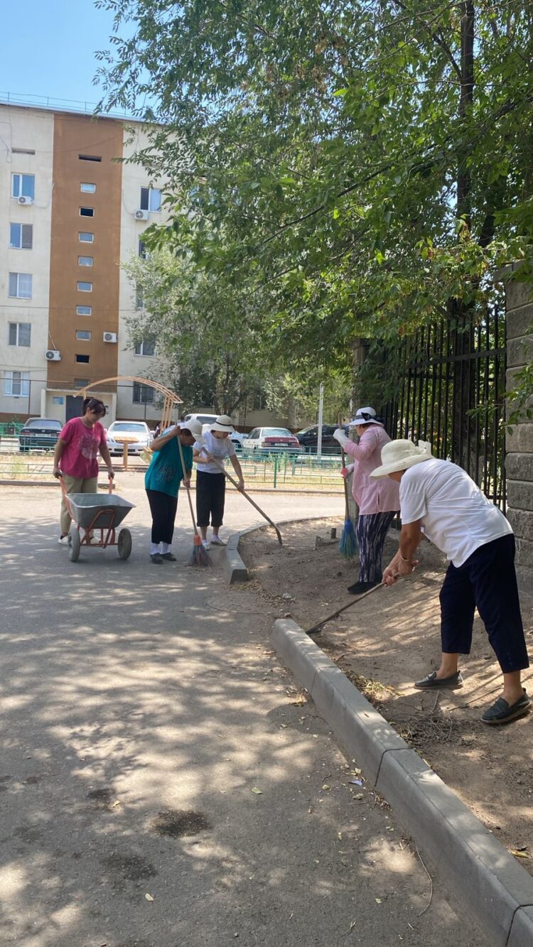 В Конаеве на субботник вышли около 400 жителей