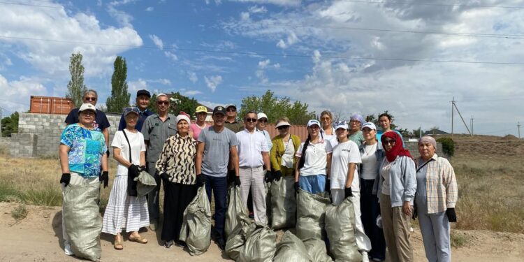 В Конаеве на субботник вышли около 400 жителей