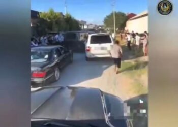 Хаос на дороге: в Туркестанской области наказали участников свадебного кортежа