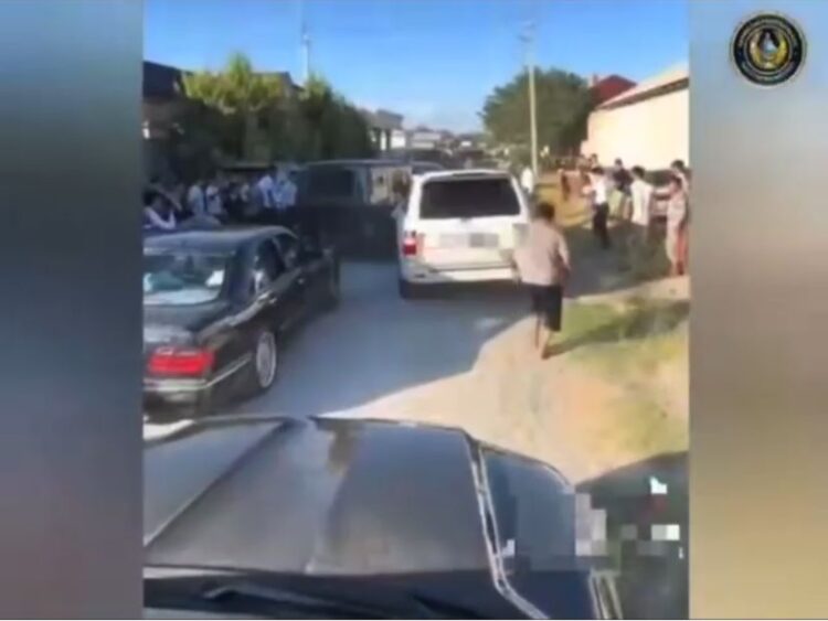 Хаос на дороге: в Туркестанской области наказали участников свадебного кортежа