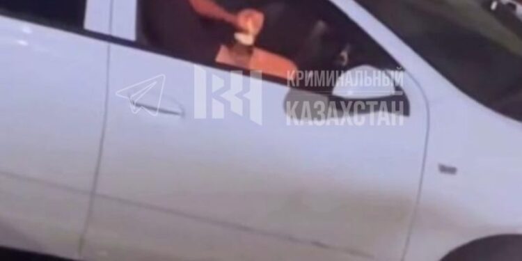 В Астане таксист получил 15 суток ареста за непристойные действия