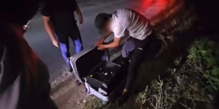 В Алматы задержали мужчину, вынесшего сейф с крупной суммой денег в чемодане