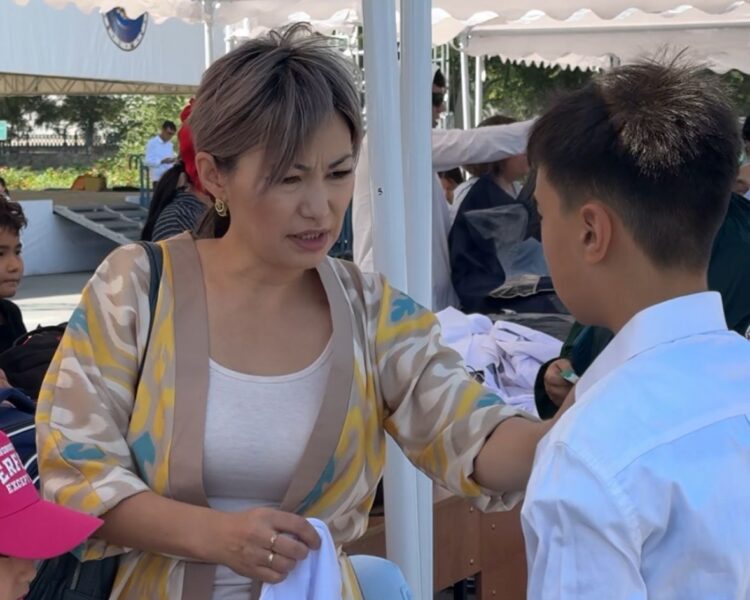 В Конаеве прошла ярмарка школьных товаров в рамках акции «Дорога в школу»