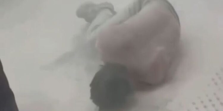 Алматы әуежайында ер адам өзін өртемек болды