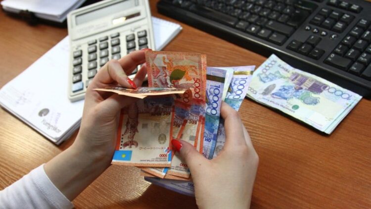 В ЗКО бухгалтеры «кормили мертвые души»: похищено почти 46 миллионов тенге