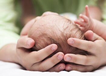 Қазақстанда жаңа туған сәбилерді сату фактілері анықталды: құны 1,5 млн теңгеге дейін жеткен