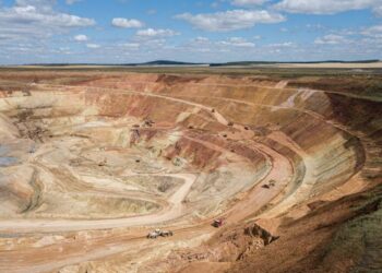 Казахстанца арестовали за проникновение на золотодобывающее предприятие -10 суток за один шаг